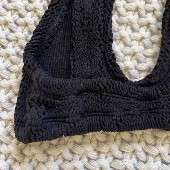 Skatie• ‘Sami’ SUPERSTRETCH Bikini Top in Black - Picture 10 of 16